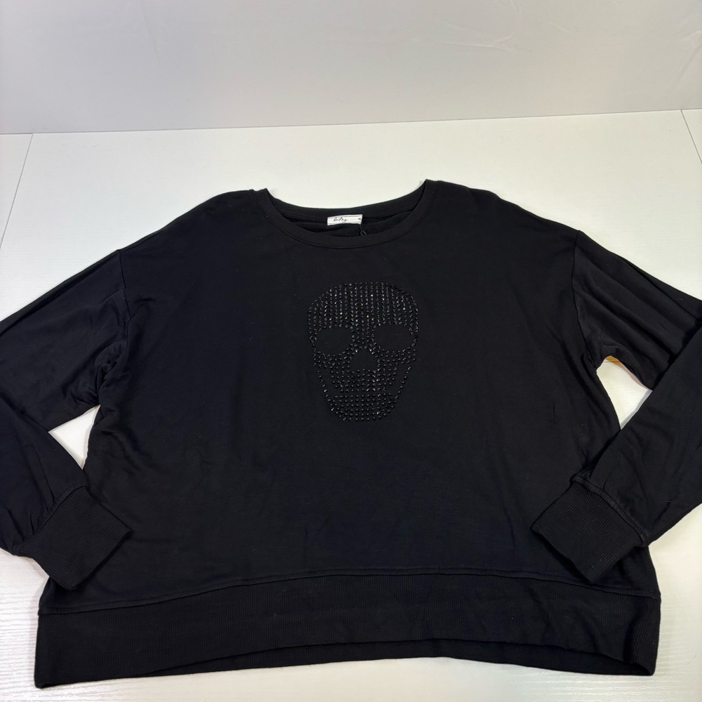 NWT Black Boxy Relaxed SKULL Sweatshirt Size Medium